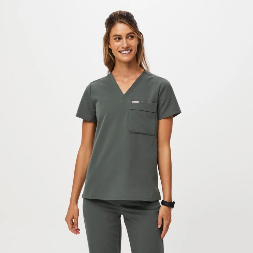 Figs Bonsai Bei cargo scrub top